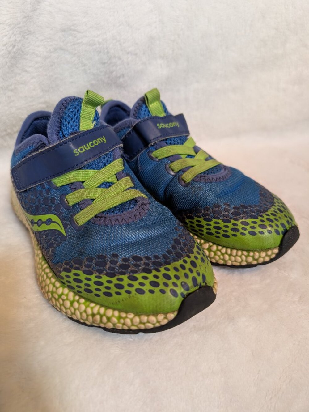 Saucony show size 12.5t green blue with velcro